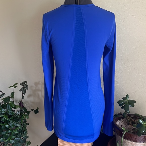 Fabletics athletic long sleeve shirt - Picture 8 of 12